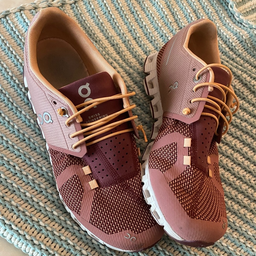 ON cloud running shoe